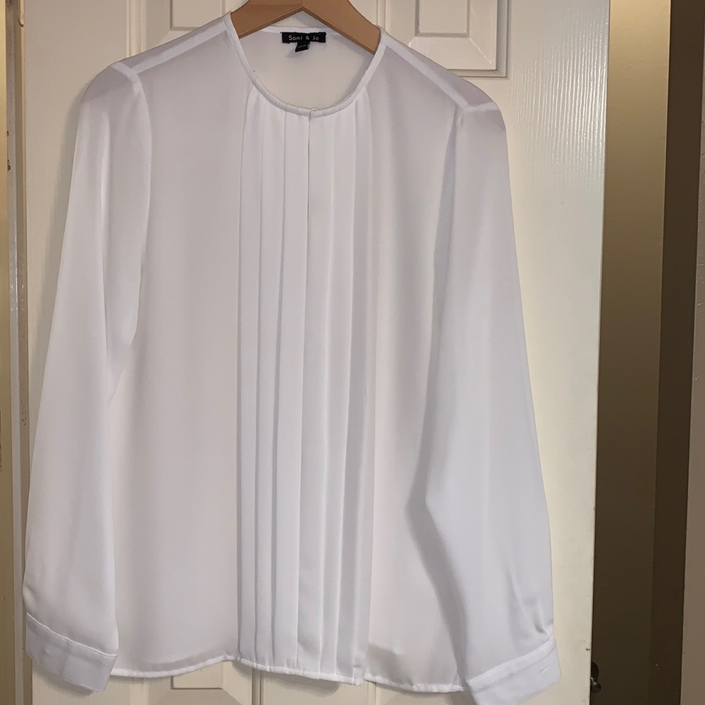 White dress shirt